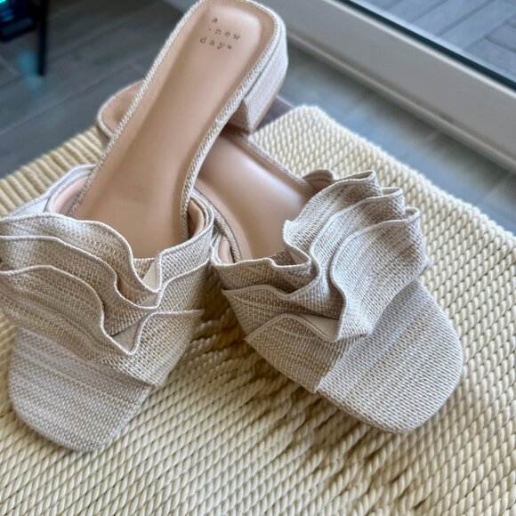 A New Day Raffia Ruffle Sandals – Beige Woven Block Heel Slides, Size 9.5 🌿 - Picture 5 of 7